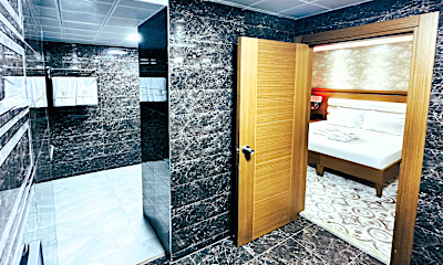 Deluxe Connection Room